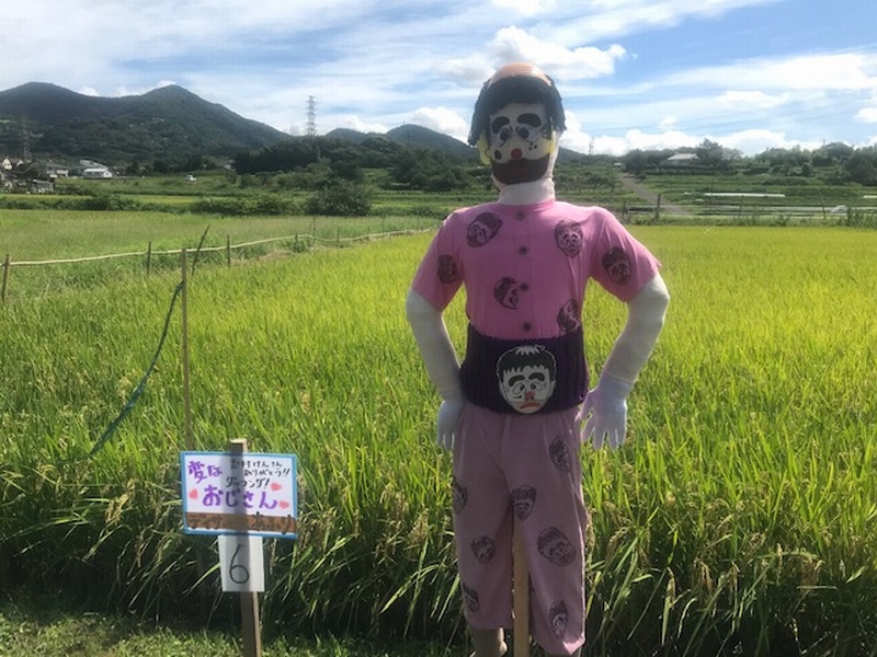 田原ふるさと公園で手作りかかしが展示されています はだの旬だより 秦野市観光協会