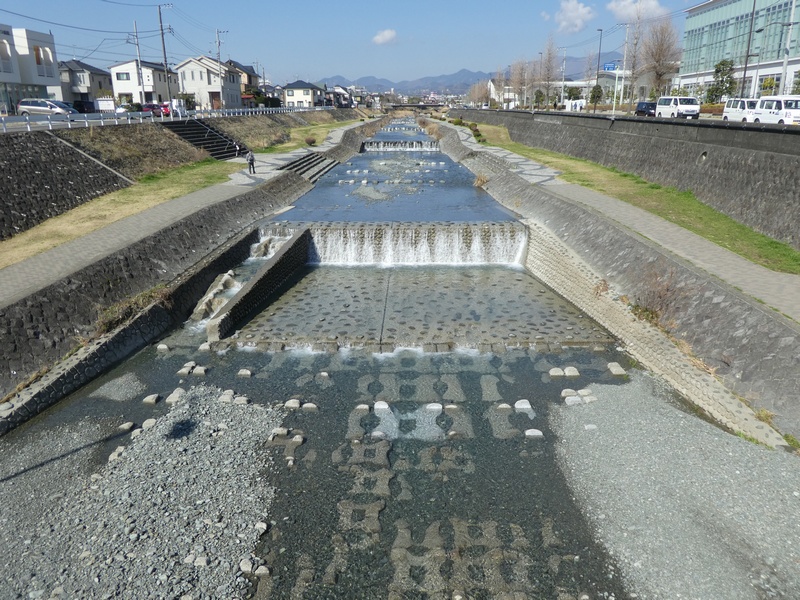 桜橋から見た水無川