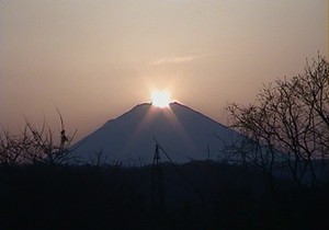 震生湖付近から見たダイヤモンド富士